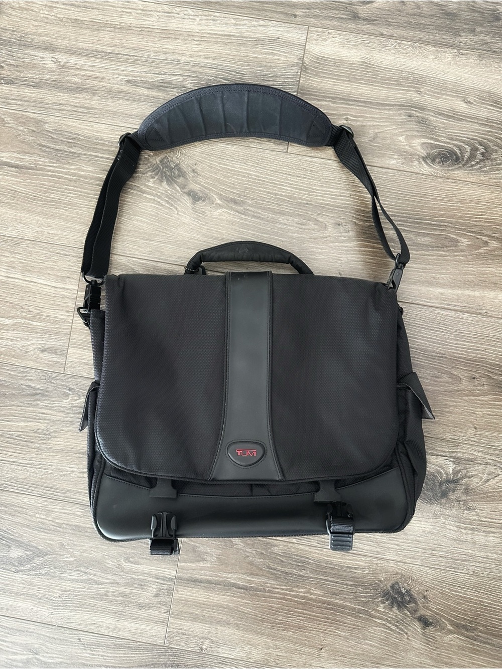 Vintage Tumi T2 Ballistic Black Men's Messenger Bag with Shoulder Strap